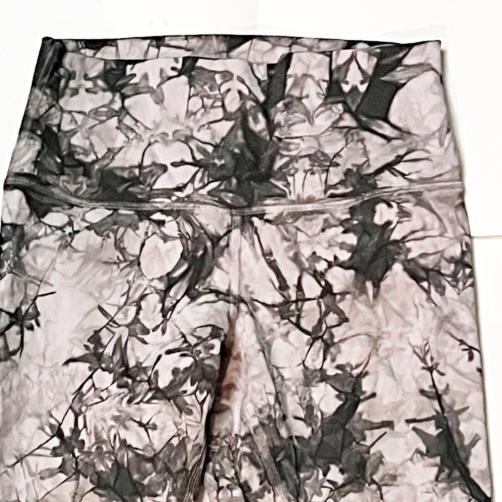 Lululemon ✨size 4 ✨ Abstract Print Leggings - Picture 2 of 7